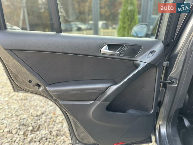 Серый Фольксваген Тигуан, объемом двигателя 2 л и пробегом 170 тыс. км за 12500 $, фото 18 на Automoto.ua