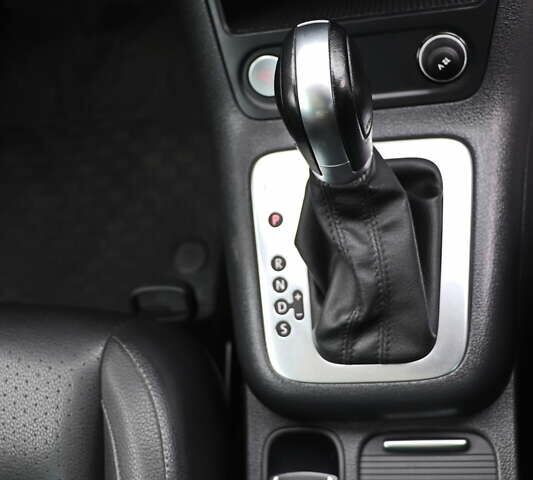 Сірий Фольксваген Тігуан, об'ємом двигуна 2 л та пробігом 150 тис. км за 13999 $, фото 12 на Automoto.ua