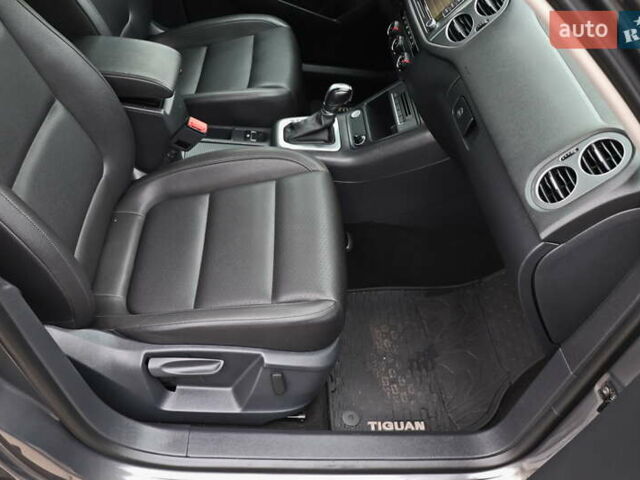 Сірий Фольксваген Тігуан, об'ємом двигуна 2 л та пробігом 150 тис. км за 13999 $, фото 11 на Automoto.ua