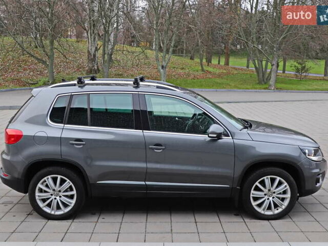 Сірий Фольксваген Тігуан, об'ємом двигуна 2 л та пробігом 150 тис. км за 13999 $, фото 6 на Automoto.ua