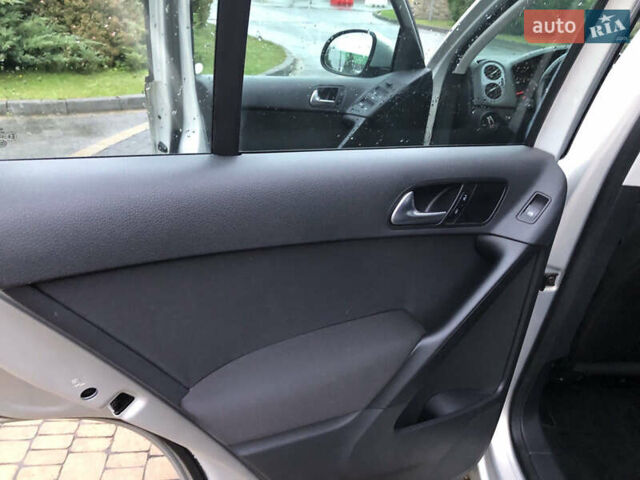 Сірий Фольксваген Тігуан, об'ємом двигуна 1.97 л та пробігом 214 тис. км за 12500 $, фото 16 на Automoto.ua