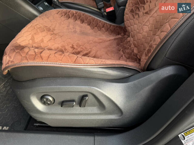 Сірий Фольксваген Тігуан, об'ємом двигуна 2 л та пробігом 176 тис. км за 12400 $, фото 25 на Automoto.ua