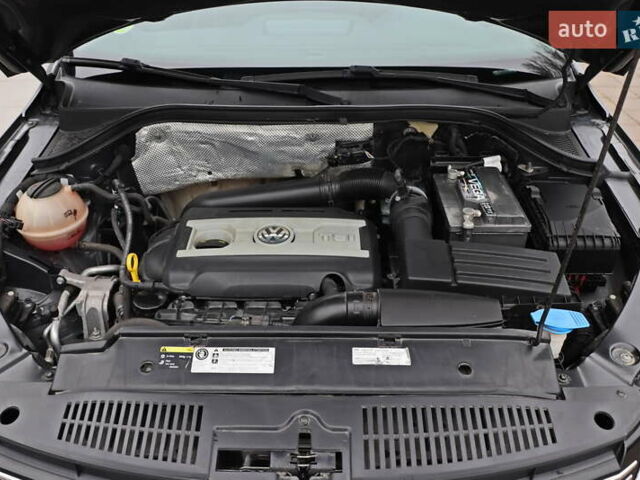 Сірий Фольксваген Тігуан, об'ємом двигуна 2 л та пробігом 150 тис. км за 13999 $, фото 22 на Automoto.ua