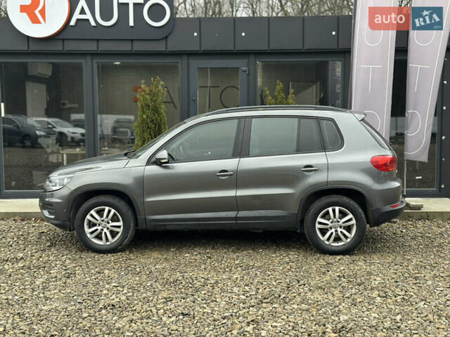 Серый Фольксваген Тигуан, объемом двигателя 2 л и пробегом 170 тыс. км за 12000 $, фото 1 на Automoto.ua