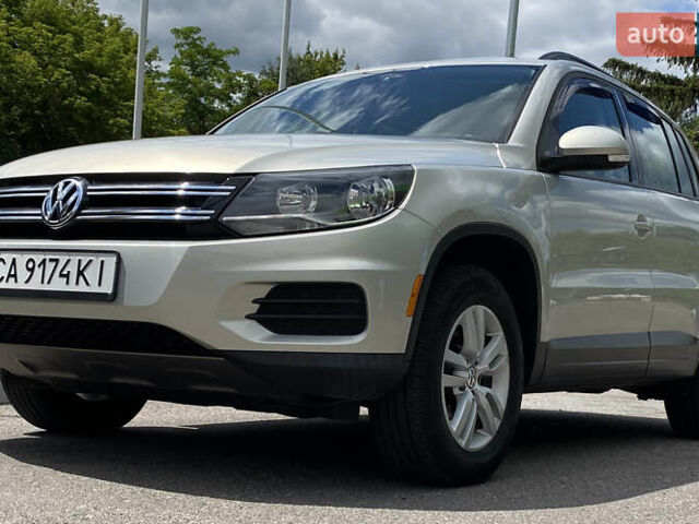 Сірий Фольксваген Тігуан, об'ємом двигуна 2 л та пробігом 224 тис. км за 13900 $, фото 4 на Automoto.ua