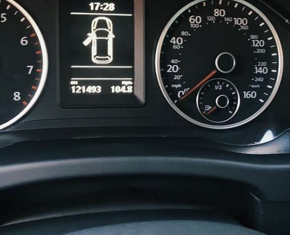 Серый Фольксваген Тигуан, объемом двигателя 2 л и пробегом 121 тыс. км за 13500 $, фото 7 на Automoto.ua