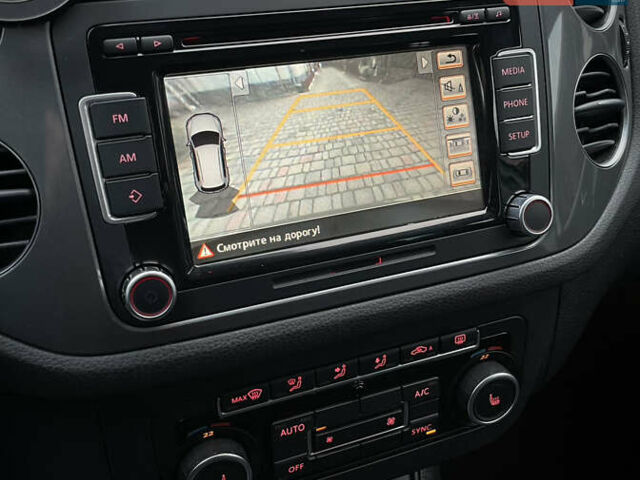 Серый Фольксваген Тигуан, объемом двигателя 2 л и пробегом 165 тыс. км за 15500 $, фото 51 на Automoto.ua