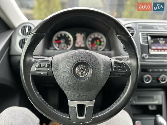 Серый Фольксваген Тигуан, объемом двигателя 2 л и пробегом 170 тыс. км за 12000 $, фото 11 на Automoto.ua