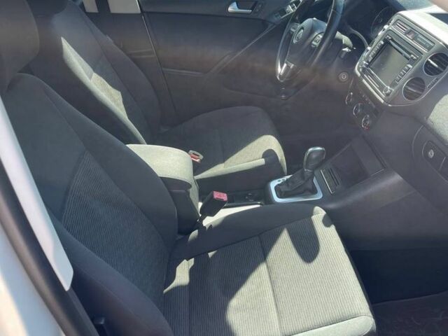 Серый Фольксваген Тигуан, объемом двигателя 2 л и пробегом 145 тыс. км за 12600 $, фото 5 на Automoto.ua