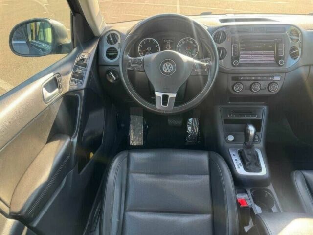 Серый Фольксваген Тигуан, объемом двигателя 2 л и пробегом 70 тыс. км за 9900 $, фото 8 на Automoto.ua