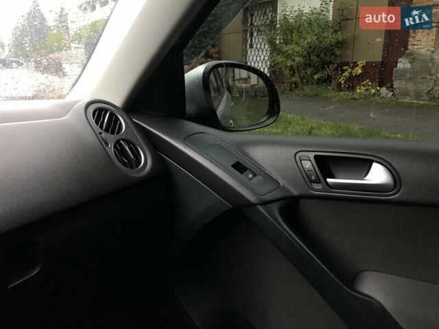 Сірий Фольксваген Тігуан, об'ємом двигуна 1.98 л та пробігом 197 тис. км за 13500 $, фото 43 на Automoto.ua