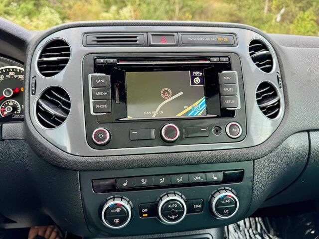 Серый Фольксваген Тигуан, объемом двигателя 2 л и пробегом 77 тыс. км за 9000 $, фото 12 на Automoto.ua