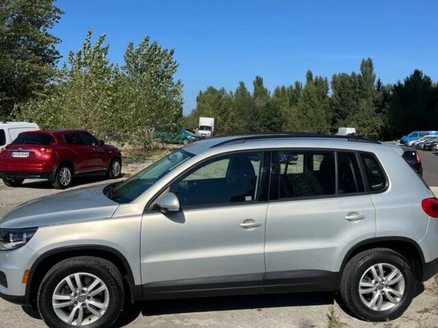 Серый Фольксваген Тигуан, объемом двигателя 2 л и пробегом 145 тыс. км за 12600 $, фото 1 на Automoto.ua