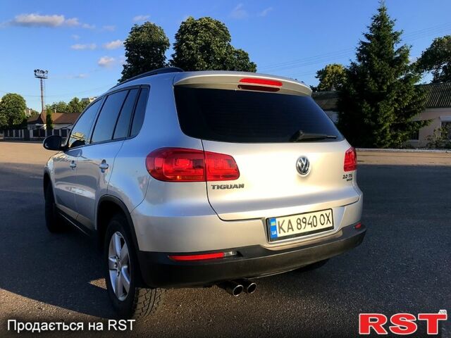 Сірий Фольксваген Тігуан, об'ємом двигуна 2 л та пробігом 170 тис. км за 12500 $, фото 1 на Automoto.ua