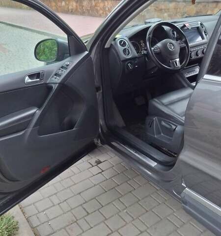 Серый Фольксваген Тигуан, объемом двигателя 2 л и пробегом 126 тыс. км за 15200 $, фото 4 на Automoto.ua