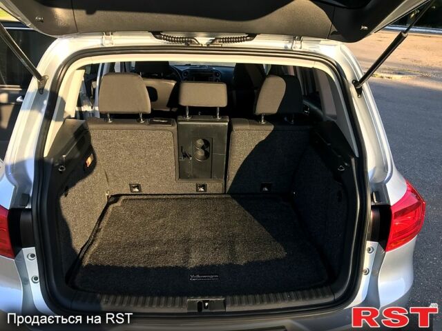 Сірий Фольксваген Тігуан, об'ємом двигуна 2 л та пробігом 170 тис. км за 12500 $, фото 7 на Automoto.ua