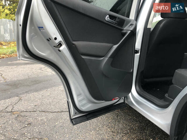 Сірий Фольксваген Тігуан, об'ємом двигуна 1.98 л та пробігом 197 тис. км за 13500 $, фото 26 на Automoto.ua