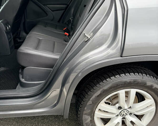 Сірий Фольксваген Тігуан, об'ємом двигуна 1.98 л та пробігом 187 тис. км за 12700 $, фото 10 на Automoto.ua