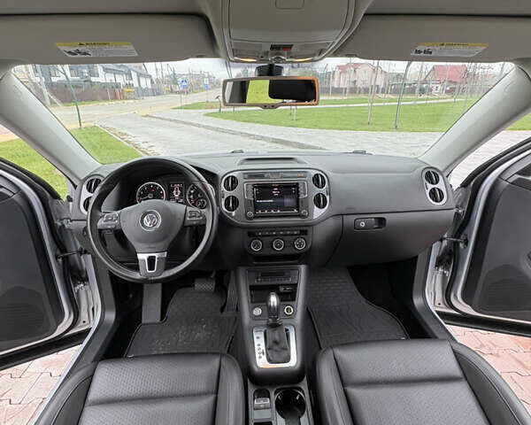 Серый Фольксваген Тигуан, объемом двигателя 2 л и пробегом 125 тыс. км за 14999 $, фото 41 на Automoto.ua