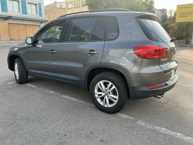 Сірий Фольксваген Тігуан, об'ємом двигуна 2 л та пробігом 193 тис. км за 11999 $, фото 3 на Automoto.ua