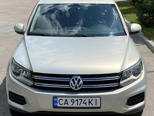 Сірий Фольксваген Тігуан, об'ємом двигуна 2 л та пробігом 224 тис. км за 13900 $, фото 12 на Automoto.ua