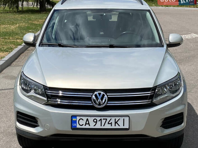 Сірий Фольксваген Тігуан, об'ємом двигуна 2 л та пробігом 224 тис. км за 13900 $, фото 1 на Automoto.ua