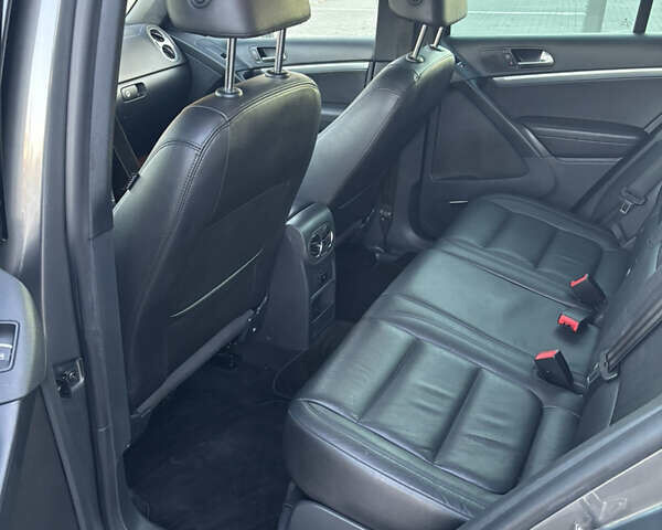 Серый Фольксваген Тигуан, объемом двигателя 2 л и пробегом 163 тыс. км за 14300 $, фото 10 на Automoto.ua