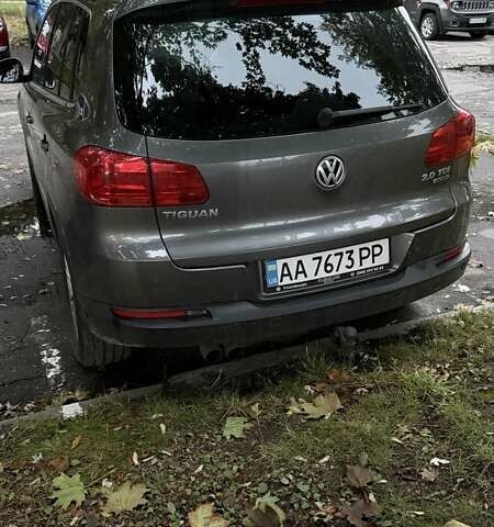 Серый Фольксваген Тигуан, объемом двигателя 1.97 л и пробегом 85 тыс. км за 20000 $, фото 2 на Automoto.ua