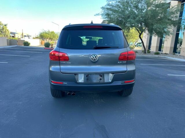 Серый Фольксваген Тигуан, объемом двигателя 2 л и пробегом 78 тыс. км за 4644 $, фото 4 на Automoto.ua