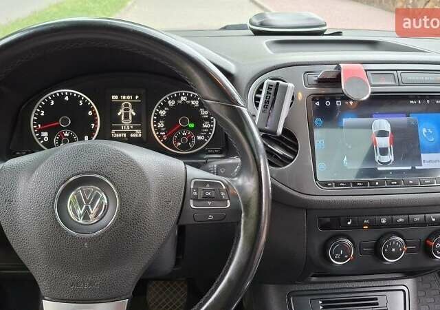 Серый Фольксваген Тигуан, объемом двигателя 2 л и пробегом 126 тыс. км за 15200 $, фото 2 на Automoto.ua