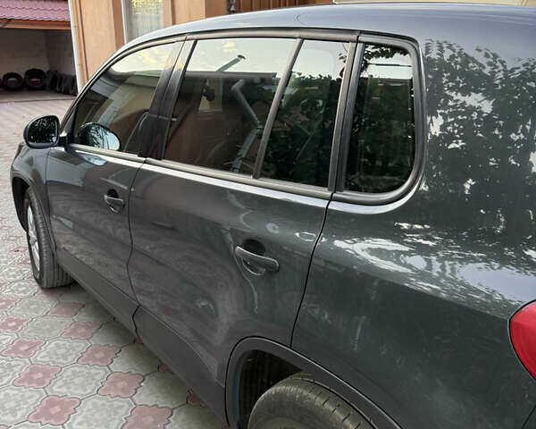 Сірий Фольксваген Тігуан, об'ємом двигуна 1.99 л та пробігом 250 тис. км за 14500 $, фото 1 на Automoto.ua