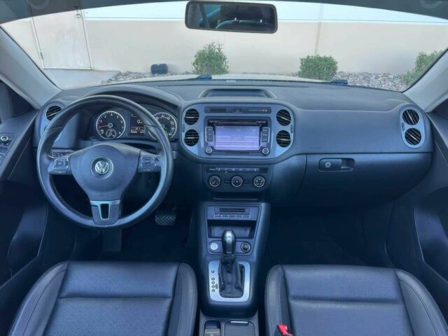 Сірий Фольксваген Тігуан, об'ємом двигуна 2 л та пробігом 79 тис. км за 11200 $, фото 5 на Automoto.ua