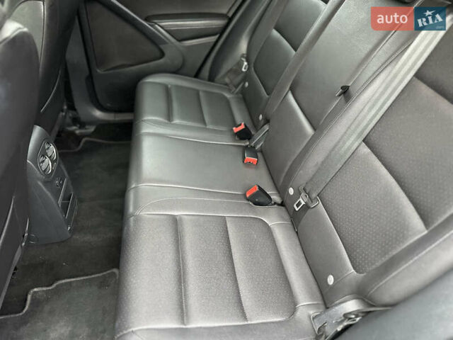 Серый Фольксваген Тигуан, объемом двигателя 2 л и пробегом 170 тыс. км за 12000 $, фото 18 на Automoto.ua