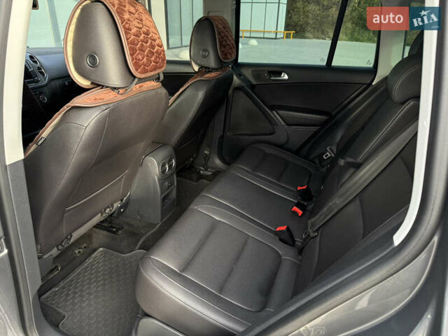 Сірий Фольксваген Тігуан, об'ємом двигуна 2 л та пробігом 176 тис. км за 12400 $, фото 39 на Automoto.ua