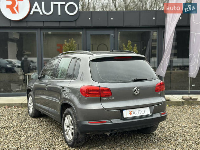 Серый Фольксваген Тигуан, объемом двигателя 2 л и пробегом 170 тыс. км за 12000 $, фото 2 на Automoto.ua
