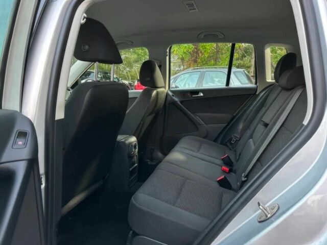 Сірий Фольксваген Тігуан, об'ємом двигуна 2 л та пробігом 71 тис. км за 7000 $, фото 10 на Automoto.ua