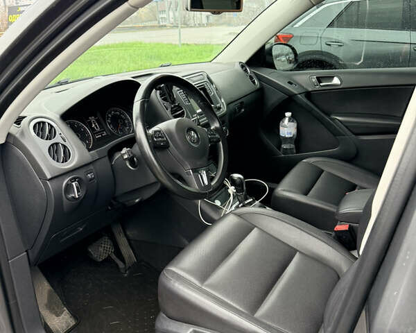 Сірий Фольксваген Тігуан, об'ємом двигуна 1.98 л та пробігом 187 тис. км за 12700 $, фото 8 на Automoto.ua