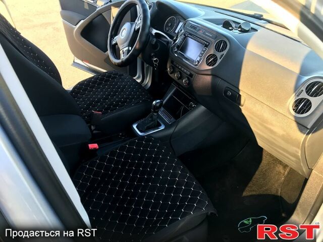 Сірий Фольксваген Тігуан, об'ємом двигуна 2 л та пробігом 170 тис. км за 12500 $, фото 5 на Automoto.ua