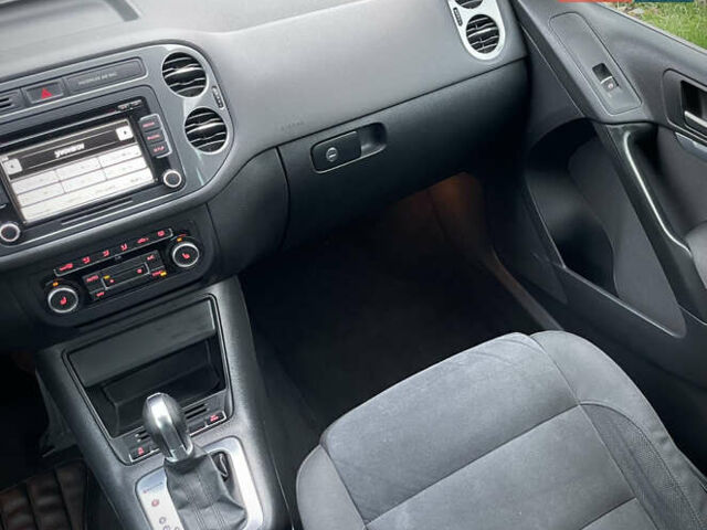 Серый Фольксваген Тигуан, объемом двигателя 2 л и пробегом 165 тыс. км за 15500 $, фото 50 на Automoto.ua