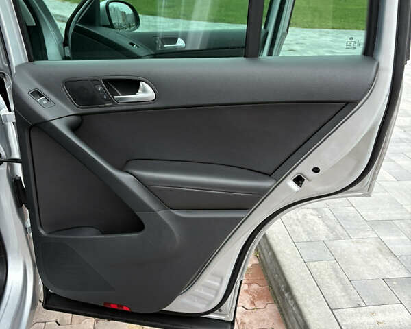 Серый Фольксваген Тигуан, объемом двигателя 2 л и пробегом 125 тыс. км за 14999 $, фото 34 на Automoto.ua