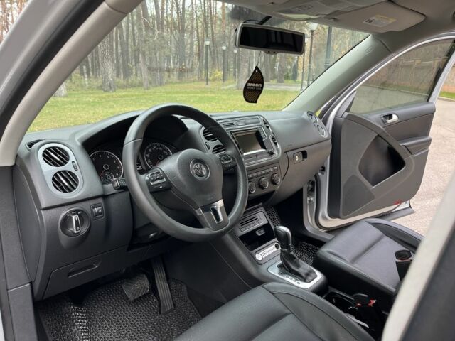 Серый Фольксваген Тигуан, объемом двигателя 2 л и пробегом 194 тыс. км за 12400 $, фото 16 на Automoto.ua