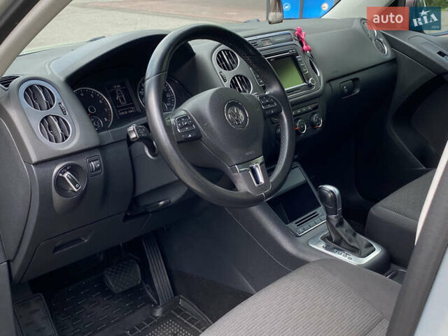 Сірий Фольксваген Тігуан, об'ємом двигуна 2 л та пробігом 224 тис. км за 13900 $, фото 23 на Automoto.ua
