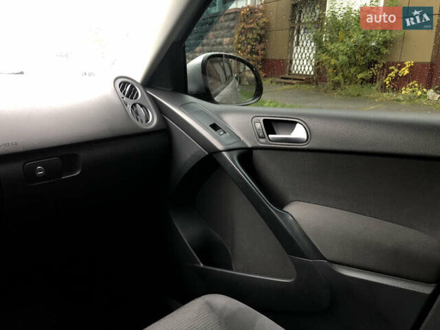 Сірий Фольксваген Тігуан, об'ємом двигуна 1.98 л та пробігом 197 тис. км за 13500 $, фото 34 на Automoto.ua