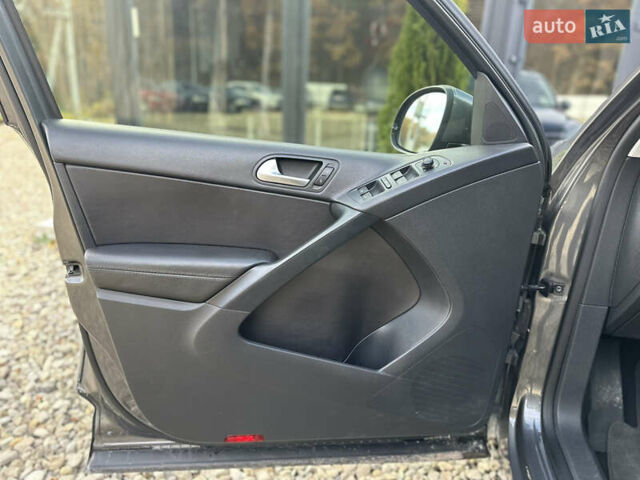 Серый Фольксваген Тигуан, объемом двигателя 2 л и пробегом 170 тыс. км за 12500 $, фото 16 на Automoto.ua