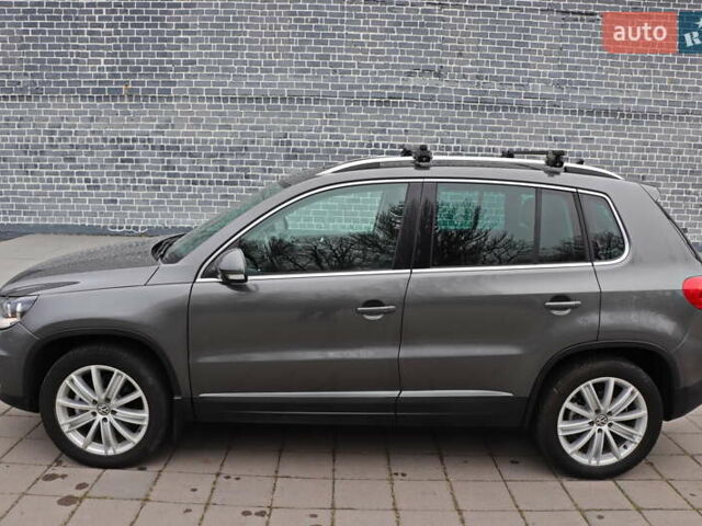 Сірий Фольксваген Тігуан, об'ємом двигуна 2 л та пробігом 150 тис. км за 13999 $, фото 2 на Automoto.ua