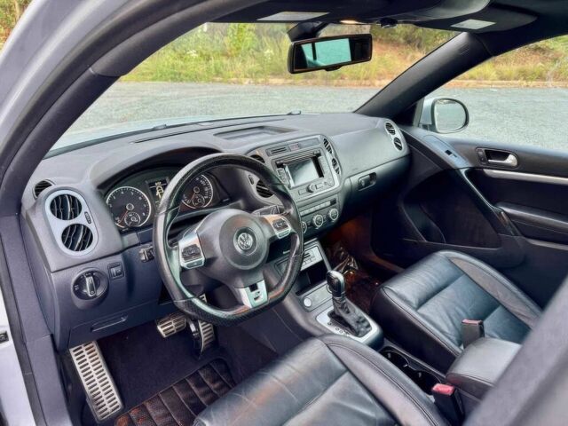 Сірий Фольксваген Тігуан, об'ємом двигуна 2 л та пробігом 74 тис. км за 8100 $, фото 9 на Automoto.ua