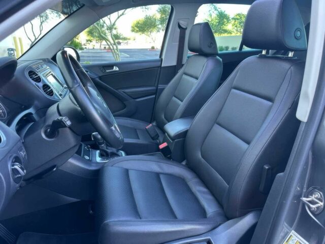 Сірий Фольксваген Тігуан, об'ємом двигуна 2 л та пробігом 79 тис. км за 11200 $, фото 6 на Automoto.ua