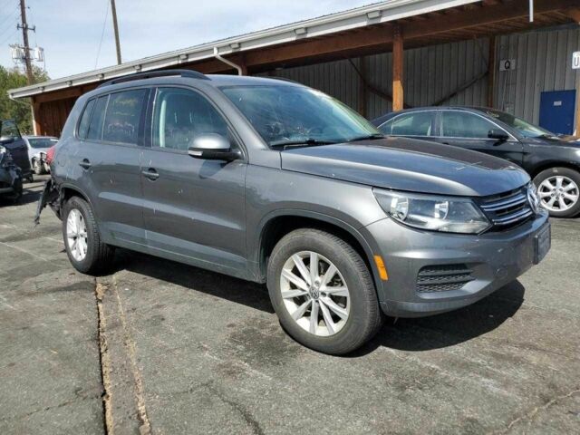 Серый Фольксваген Тигуан, объемом двигателя 2 л и пробегом 82 тыс. км за 900 $, фото 3 на Automoto.ua
