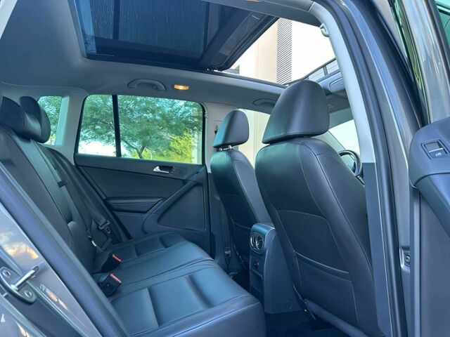 Серый Фольксваген Тигуан, объемом двигателя 2 л и пробегом 78 тыс. км за 4644 $, фото 12 на Automoto.ua