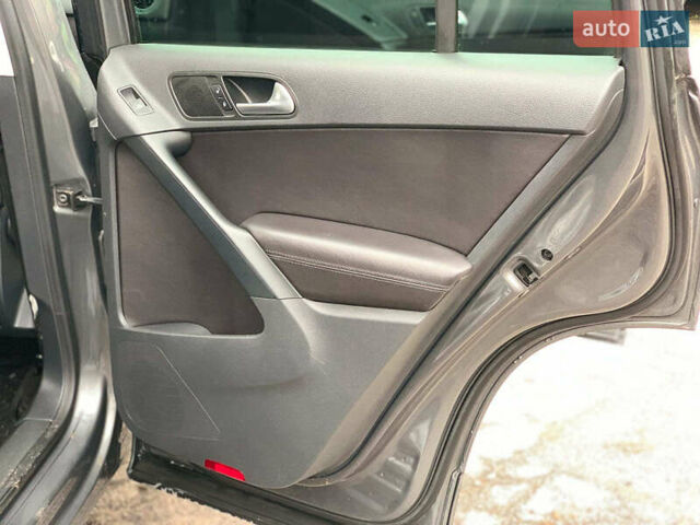 Серый Фольксваген Тигуан, объемом двигателя 2 л и пробегом 195 тыс. км за 15340 $, фото 23 на Automoto.ua